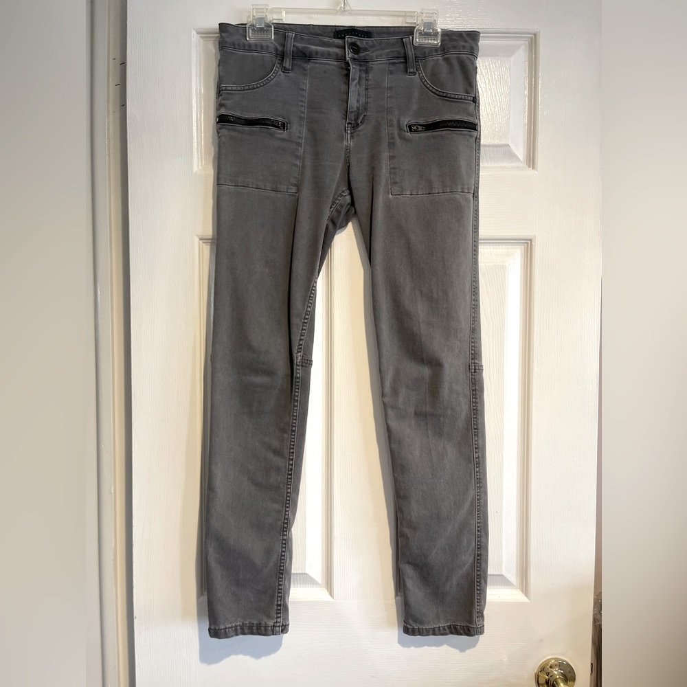 Sanctuary Women’s Grey Light stretch jeans with zippers; Size 27 worn only twice
